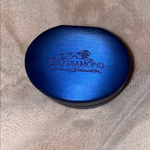 Leo Artisan Princess Cut 1ct Ring and Wedding Band - Picture 7 of 16